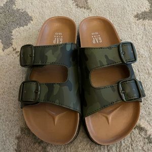NEW Gap Kids Camo sandals, size 12/13